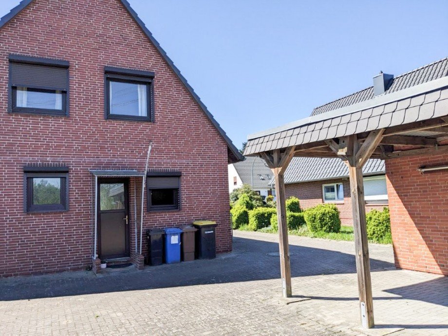 Ansicht vom Carport Einfamilienhaus Rellingen