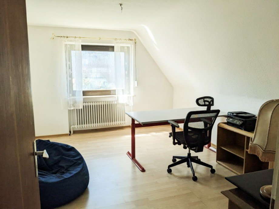 Zimmer DG Einfamilienhaus Rellingen