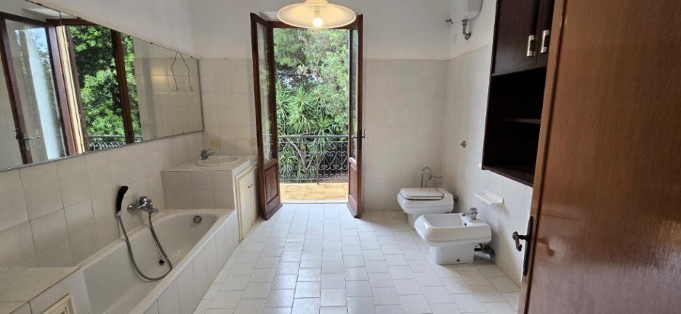 gro�es Bad Haus Guardistallo