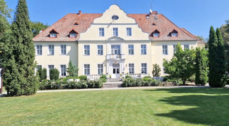 Ansicht heute Wolkowo - Gro�polen Hotels Schlosshotel zu verkaufen: top saniert nahe Posen
